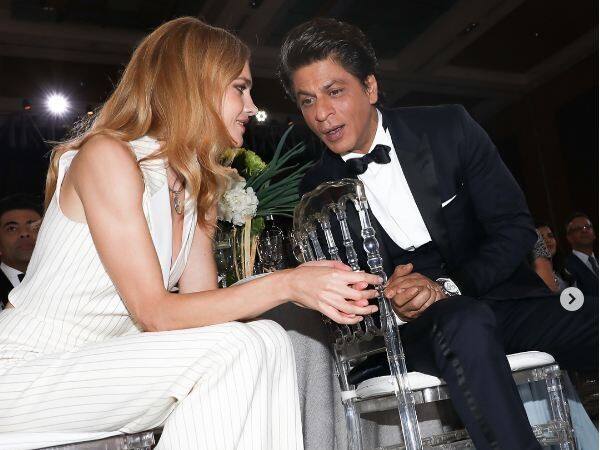 'Supernova' shared the special moment on her Instagram account and also gave a beautiful caption to describe her feelings of meeting King Khan. (Image- Instagram @natasupernova)