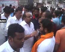 Bajrang Dal activists prevent Hindu girl, Muslim boy from getting married in Meerut court