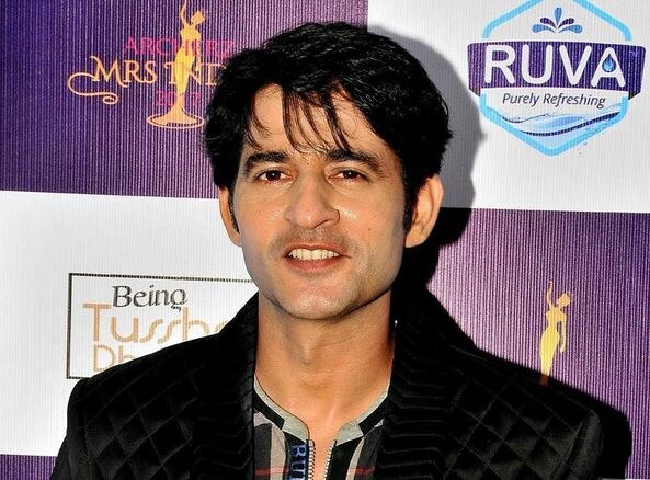 BIGG BOSS 11: ‘Kyunki Saas Bhi Kabhi Bahu Thi’ actor Hiten Tejwani last entry for the show BIGG BOSS 11: ‘Kyunki Saas Bhi Kabhi Bahu Thi’ actor Hiten Tejwani last entry for the show