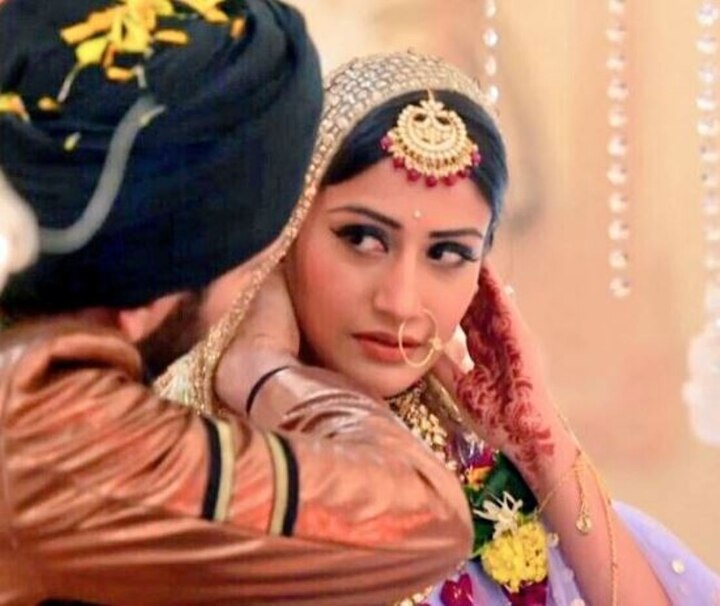 Anika made a beautiful bride in lavender and golden dress teamed up with red-golden jewellery. (Image Courtesy - Instagram)