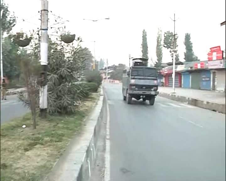 The ultras targeted the administrative block of BSF's 182nd battalion, located just outside the main gate of the airport, a police official said.