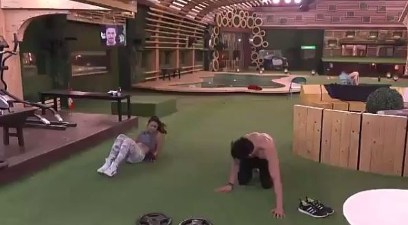 BIGG BOSS 11: Hina Khan and Priyank Sharma working out together has got HOUSEMATES TALKING BIGG BOSS 11: Hina Khan and Priyank Sharma working out together has got HOUSEMATES TALKING