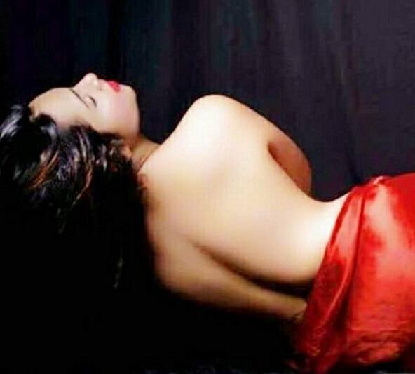 Arshi is known for her nude photoshoots. She took to her official Twitter account to declare her alleged relationship with Afridi. ''Yes, I had sex with Afridi! Do I need the Indian media's permission to sleep with someone? It's my personal life. For me it was love,