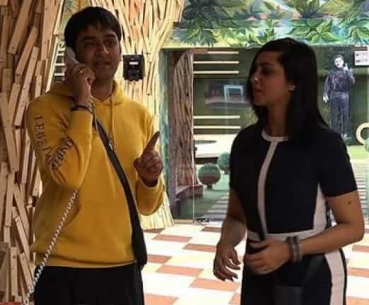 “Shahid Afridi ke saath toh mera bahut masla raha hai. Shahid Afridi toh mere Mehboob rahe hai. Mehboob hai. Lekin humara rishta bahut achcha hai. Main unki bahut izzat karti hu. Bahut ache insaan hai,” Arshi said in the clip that has been uploaded on Voot.