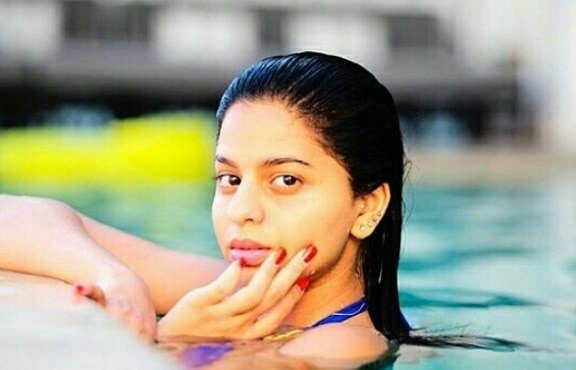 SEE PIC: Shah Rukh Khan’s Daughter Suhana Looks Stunning In Her Recent Pool Picture SEE PIC: Shah Rukh Khan’s Daughter Suhana Looks Stunning In Her Recent Pool Picture