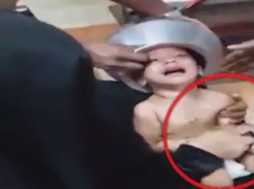 Viral Sach: Find out what happens to this toddler after his head gets stuck in big cooking bowl Viral Sach: Find out what happens to this toddler after his head gets stuck in big cooking bowl