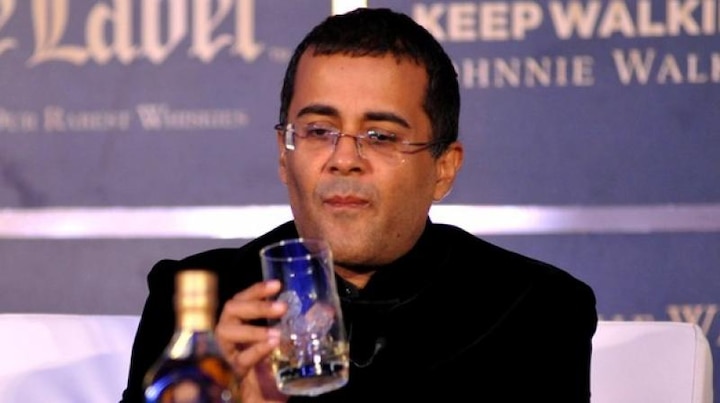 Firecrackers ban: Chetan Bhagat denounces SC verdict, says why restrictions only on Hindu festivals Firecrackers ban: Chetan Bhagat denounces SC verdict, says why restrictions only on Hindu festivals