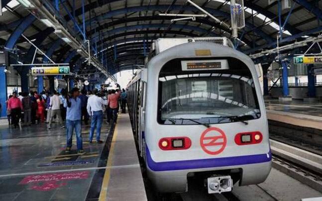 Man commits suicide at Delhi Metro station Man commits suicide at Delhi Metro station