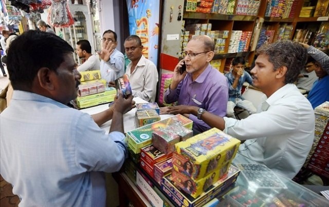 Bombay High Court bans sale of firecrackers in residential areas in Mumbai Bombay High Court bans sale of firecrackers in residential areas in Mumbai