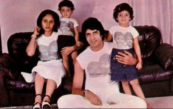 A rare picture of Amitabh with his family. (Image- Twitter)