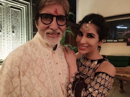 Bollywood actress Sophie Choudry wishes Amitabh sharing this picture with caption, 'Happy 75th to the ultimate legend!Nothing & No one will ever compare to u @SrBachchan May u remain in the Pink of health❤️ #AmitabhBachchan'