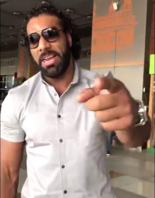 ‘The Modern-day Maharaja’, Jinder Mahal landed in New Delhi on Saturday morning and straight away met with the god, albeit the one with bat hand – Sachin Tendulkar.