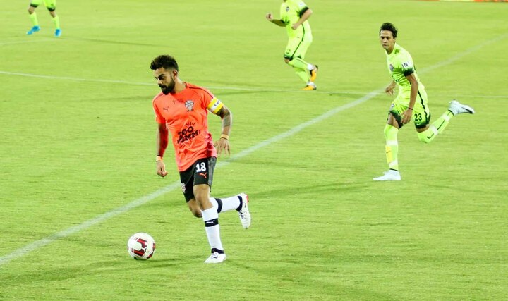 Indian captain Kohli showed that he is not only crafty with the bat in hand and also has some nifty skills with the big ball. He scored the last goal of the match in 92nd minute and entertained the crowd with Bhangra after that.