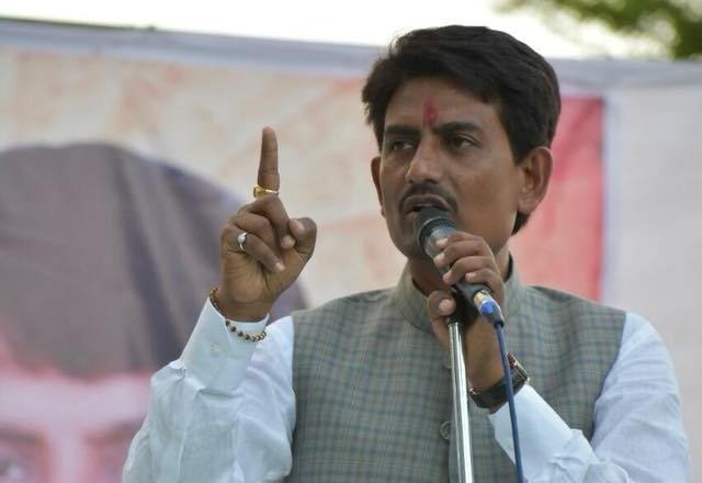 Uttar Pradesh: Organisation announces Rs 1 crore reward for beheading Gujarat Congress MLA Alpesh Thakor; probe underway Uttar Pradesh: Posters announce Rs 1 crore reward for Alpesh Thakor's head, probe on