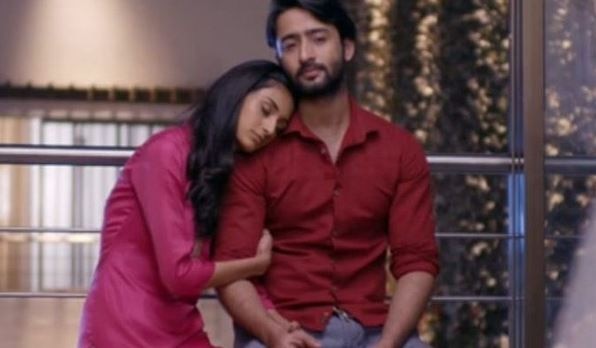 WHOA! Erica Fernandes and Shaheer Sheikh are ENGAGED! WHOA! Erica Fernandes and Shaheer Sheikh are ENGAGED!
