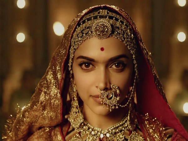 Deepika Padukone’s ‘Ghoomar’ viewed 10 million times in a single day! Deepika Padukone's 'Ghoomar' viewed 10 million times in a single day!