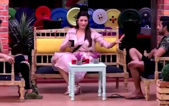 BIGG BOSS 11: Contestants get RUDE while convincing Gauahar Khan but she gives them REALITY CHECK BIGG BOSS 11: Contestants get RUDE while convincing Gauahar Khan but she gives them REALITY CHECK