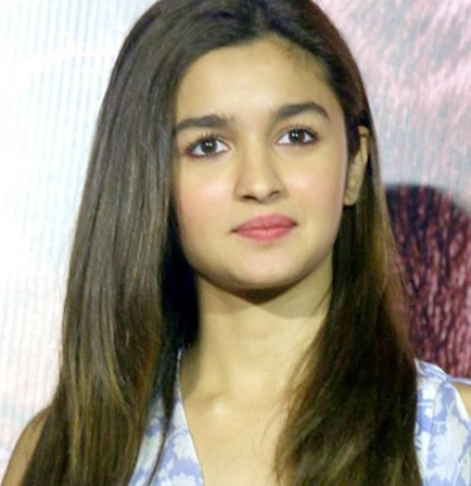 Alia gets emotional on last day of Raazi’s shoot Alia gets emotional on last day of Raazi's shoot