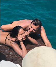 Lisa Haydon shares jaw-dropping bikini pictures of her first wedding anniversary