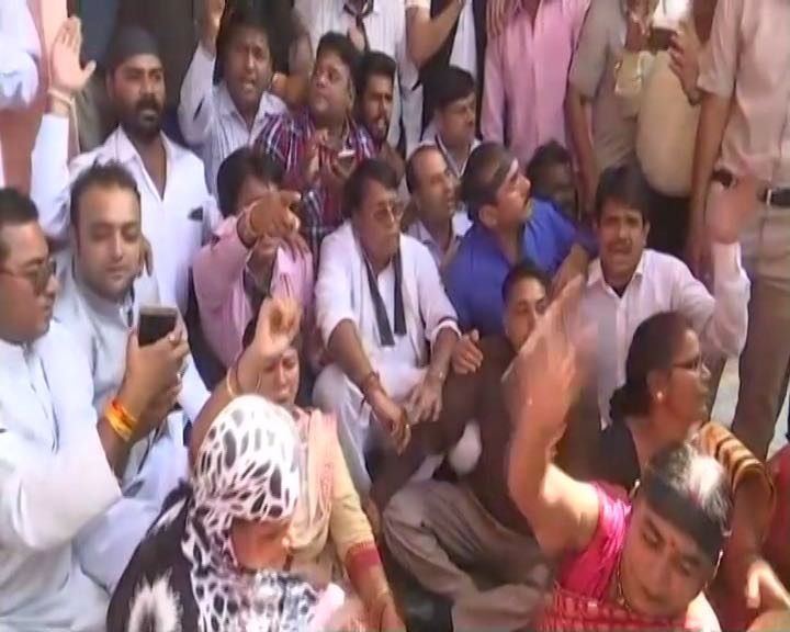 Congress protests over Bhopal gang-rape, demands HM’s resignation  Congress protests over Bhopal gang-rape, demands HM’s resignation