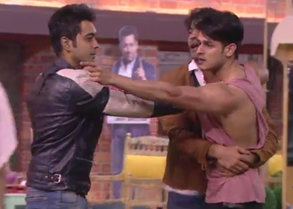 BIGG BOSS 11 Priyank Sharma and Akash Dadlani Get Into INTENSE