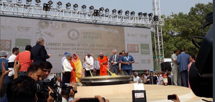 918 kg of khichdi cooked; Guinness world record set 918 kilograms of khichdi cooked; Guinness world record set