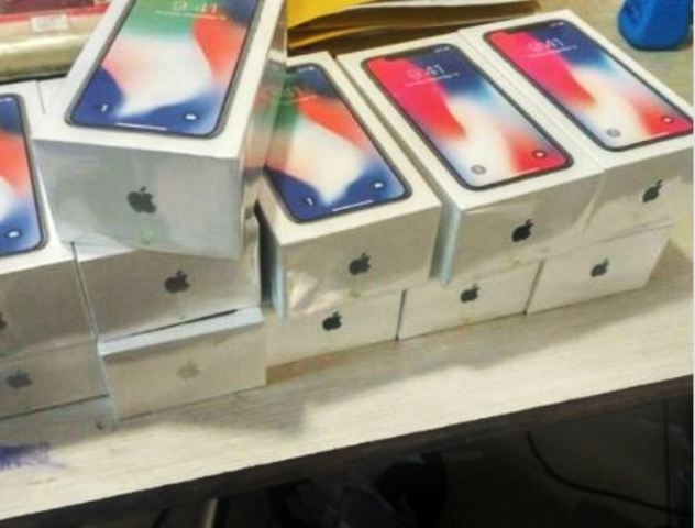 Mumbai: Airport officials seize 11 sets of iPhone X valued at Rs 10,57,388 in market Mumbai: Airport officials seize 11 sets of iPhone X valued at Rs 10,57,388 in market