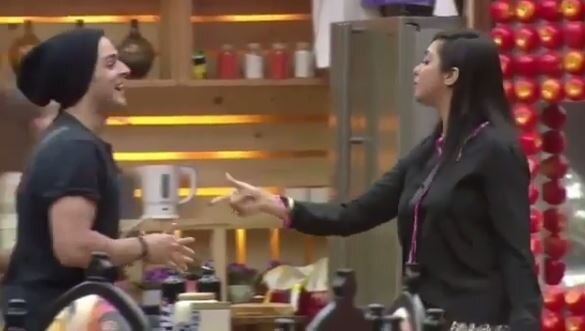 BIGG BOSS 11: Priyank Sharma in an UGLY BRAWL with Arshi Khan; Again passes PERSONAL COMMENTS BIGG BOSS 11: Priyank Sharma in an UGLY BRAWL with Arshi Khan; Again passes PERSONAL COMMENTS