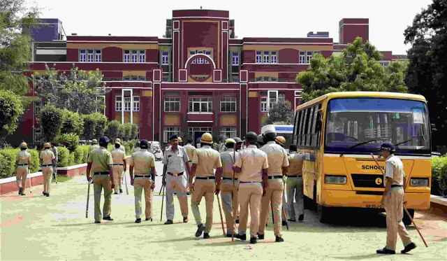SC asks HC to decide Pintos' bail plea in 10 days SC asks HC to decide Pintos’ bail plea in 10 days