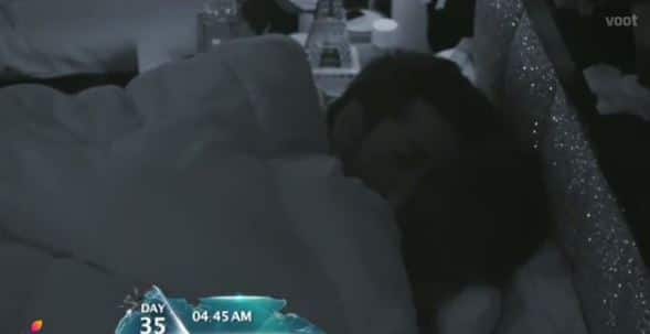 BIGG BOSS 11: Twitterati has WORST COMMENTS for Puneesh-Bandagi KISSING in bed BIGG BOSS 11: Twitterati has WORST COMMENTS for Puneesh-Bandagi KISSING in bed