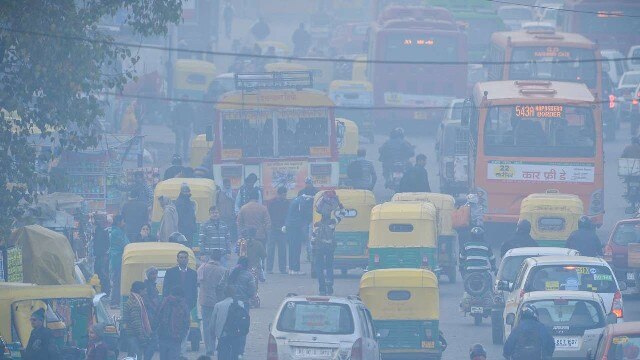 Delhi smog: Vehicle parking fee hiked four times to curb air pollution Delhi smog: EPCA recommends parking fees in Delhi-NCR be hiked four times