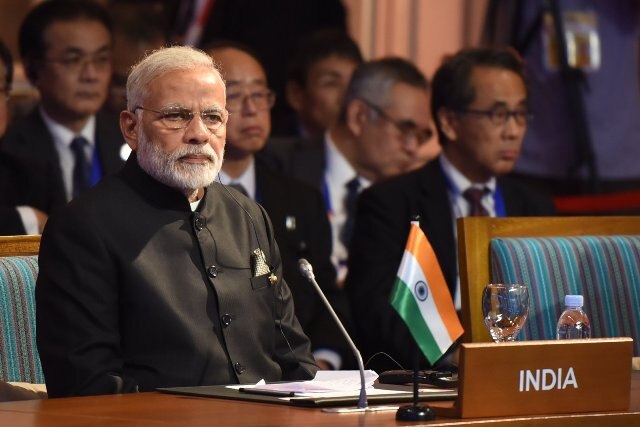 PM Modi le invites ASEAN leaders as chief guests for Republic Day 2018 PM Modi leaves for home, invites ASEAN leaders as chief guests on Republic Day