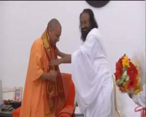 Ayodhya controversy: Sri Sri meets CM Yogi in Lucknow