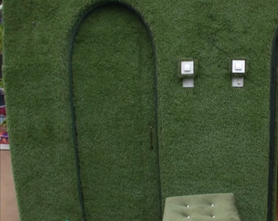 They close the washroom door. Bigg Boss Season 11 contestants Puneesh Sharma and Bandgi Kalra/Image- Voot