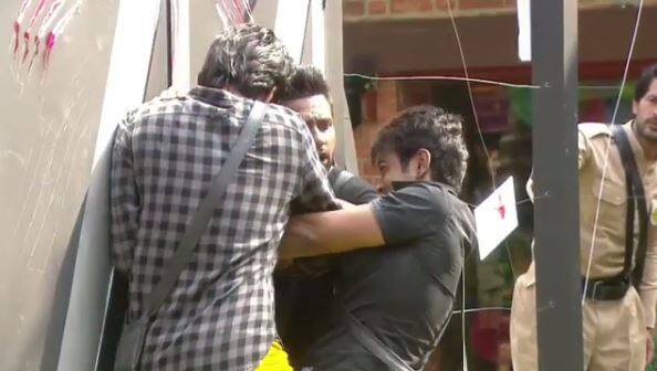 BIGG BOSS 11: Luv Tyagi and Vikas Gupta get VIOLENT in LUXURY BUDGET TASK BIGG BOSS 11: Luv Tyagi and Vikas Gupta get VIOLENT in LUXURY BUDGET TASK