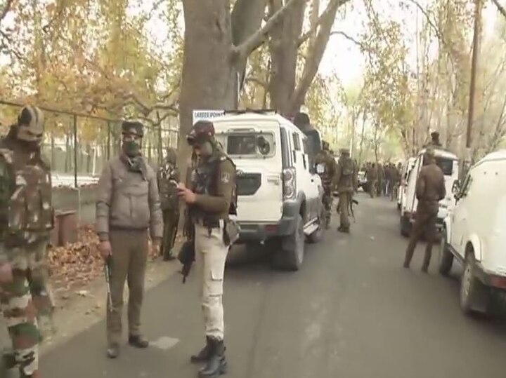 One Sub Inspector martyred and a PSO as terrorists attacked police party in Srinagar Terrorists attack police party in Srinagar, Sub-Inspector martyred, PSO injured