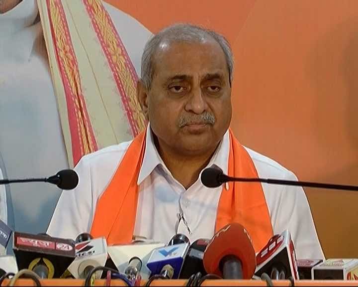 Nitin Patel on Congress and Hardik Patel Alliance, Gujarat Assembly Election Congress has given a 'lollipop' to Hardik, conspiracy to divide Patidar community: Nitin Patel, Gujarat Dy. CM