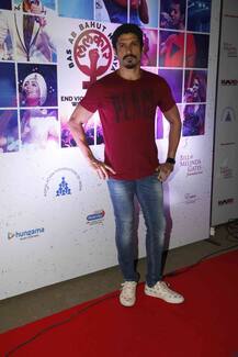 In Pics: Shah Rukh Khan enthralls audience at Farhan Akhtar\'s concert