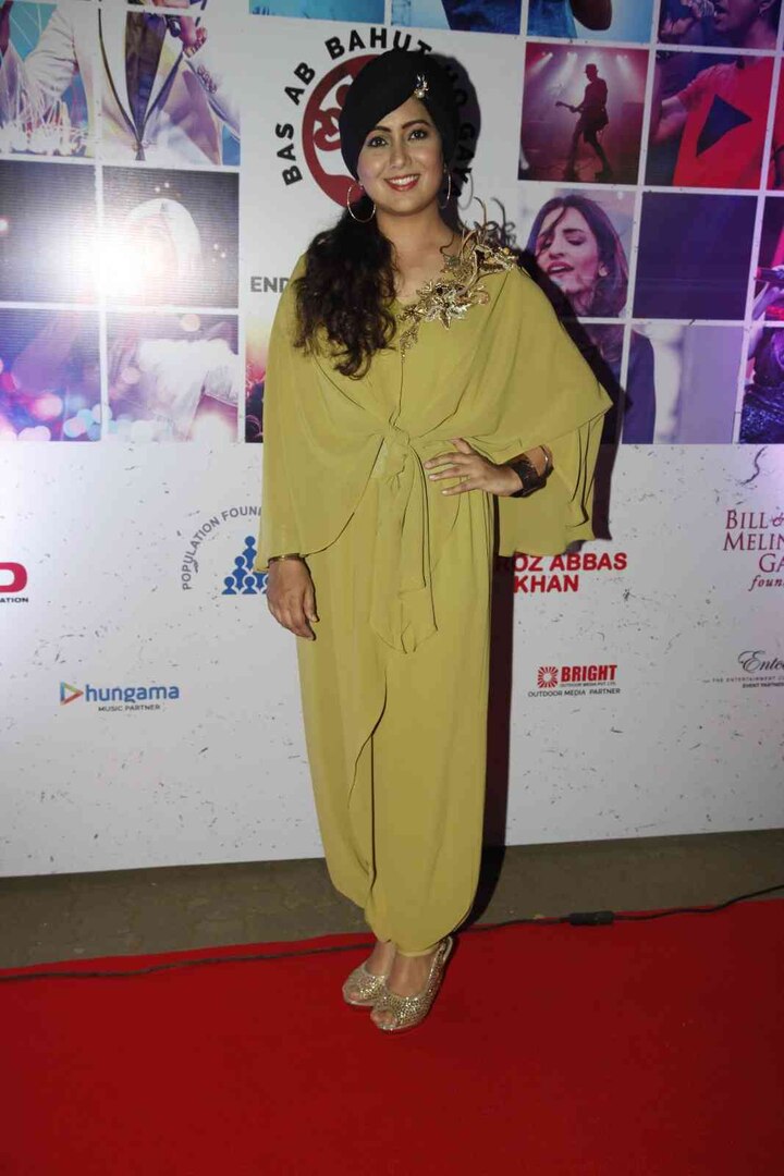 The beautiful singer Harshdeep Kaur poses for the camera at the concert. Image: Manav Manglani