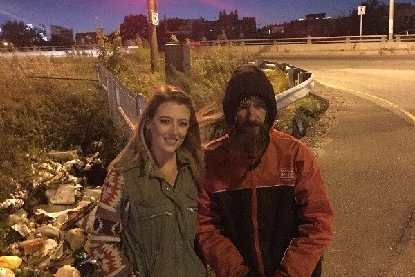 Woman raises over $100,000 for homeless man who once lent her $20 to fill gas in her car Woman raises over $100,000 for homeless man who once lent her $20 to fill gas in her car