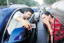 Mumbai Police gives a stern warning to Varun Dhawan for taking \'adventurous\' selfie in traffic