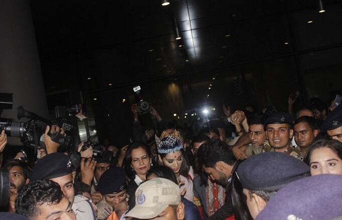 Thousands of people were waiting to welcome her(Picture- Manav Manglani)