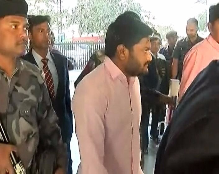 Gujarat elections: Hardik Patel meets Kodal Dham chairman to convince over support to Congress Gujarat elections: Hardik Patel meets Kodal Dham chairman over support to Congress