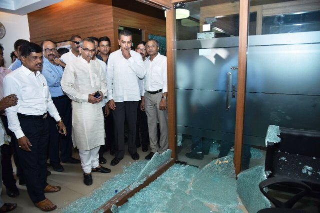 MNS workers vandalize Mumbai Congress HQ; Nirupam calls them 'impotent', 'frustrated' MNS workers vandalize Mumbai Congress HQ; Nirupam calls them 'impotent', 'frustrated'