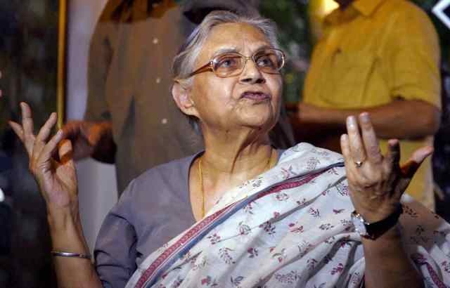 Sheila Dixit takes on CM Kejriwal over AAP protest at LG office, urges him to 'read Constitution' Sheila Dikshit takes on CM Kejriwal over AAP protest at LG office, urges him to 'read Constitution'