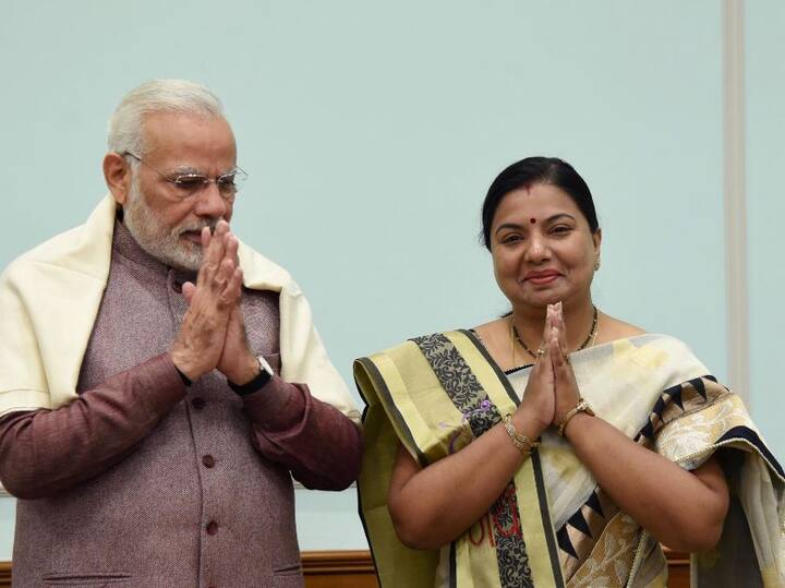 PM Modi tweeted - With Mridula Jaiswal, who won in Varanasi. The support Kashi has shown to BJP and me personally is phenomenal. Our aim is to create a prosperous Kashi. Over the last three years lot of work has happened and we will build on this in the years to come