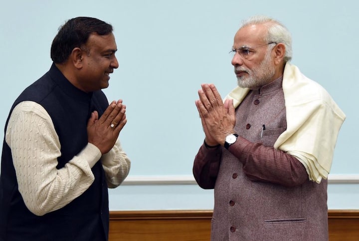 PM Modi tweeted -Interacted with Navin Kumar Jain. He will be serving the people of Agra as their Mayor. He wants to fulfill the development aspirations of the people of Agra, a city that also draws tourists from all over the world.