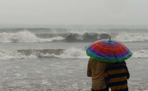 Cyclone Ockhi: Heavy rains lash Mumbai; Surat braces for landfall Cyclone Ockhi: Heavy rains lash Mumbai, now Surat braces for landfall
