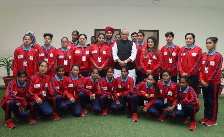 JK’s women team led by stone-pelter turned footballer meets Rajnath JK’s women team led by stone-pelter turned footballer meets Rajnath