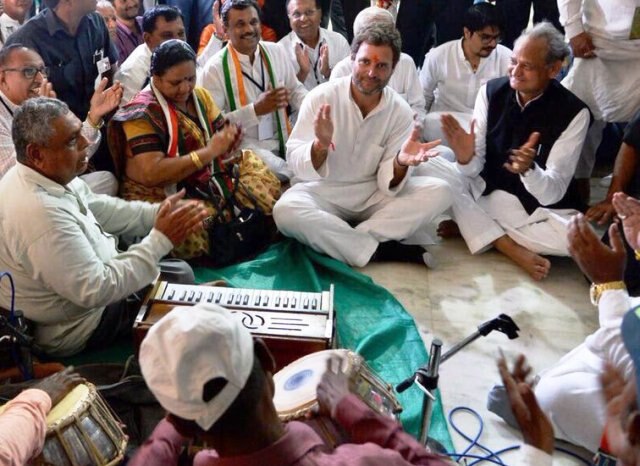 Son at high noon: Rahul the dynast assumes Congress throne Son at high noon: Rahul the dynast assumes Congress throne